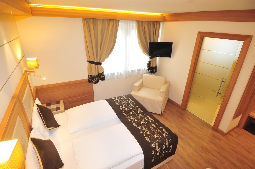 Hotel Bondi Ливиньо Екстериор снимка